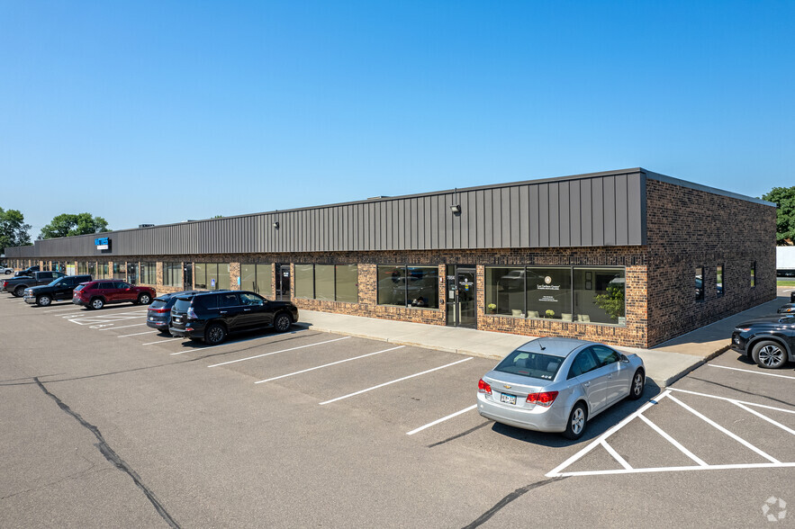 7920-7958 NE University Ave, Fridley, MN for lease - Building Photo - Image 1 of 4