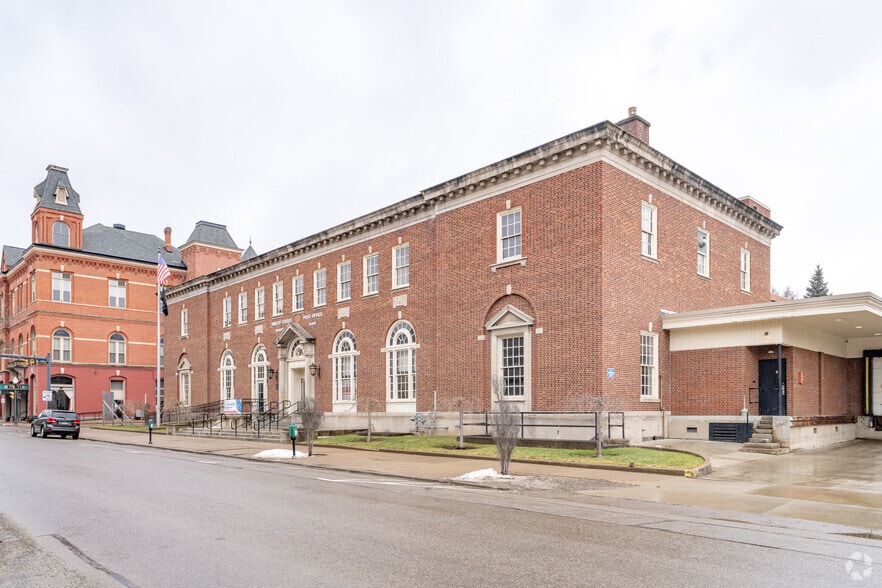 210 W 3rd Ave, Warren, PA for lease - Primary Photo - Image 1 of 5