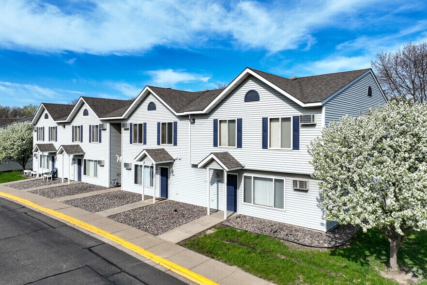 6876 Vicksburg Ln, Maple Grove, MN for sale - Primary Photo - Image 1 of 1