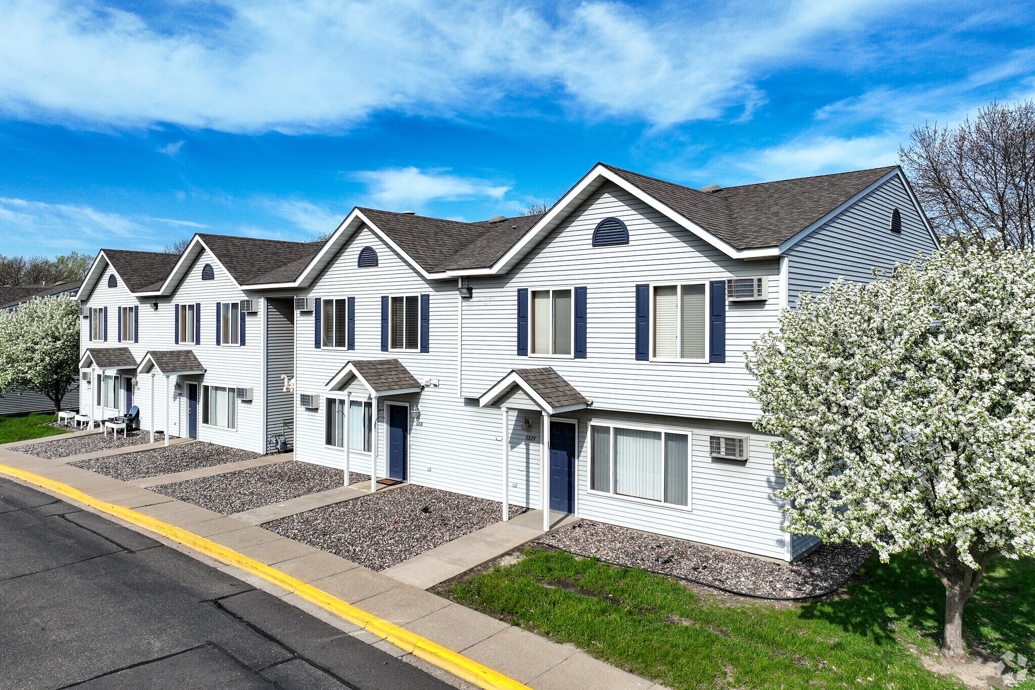 6876 Vicksburg Ln, Maple Grove, MN for sale Primary Photo- Image 1 of 1