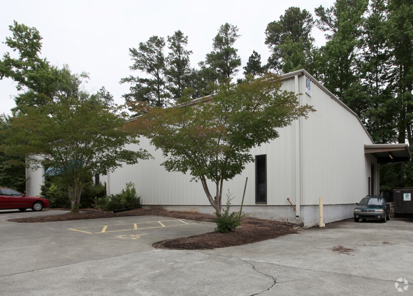 4504-4506 Bennett Memorial Rd, Durham, NC for lease - Building Photo - Image 2 of 5