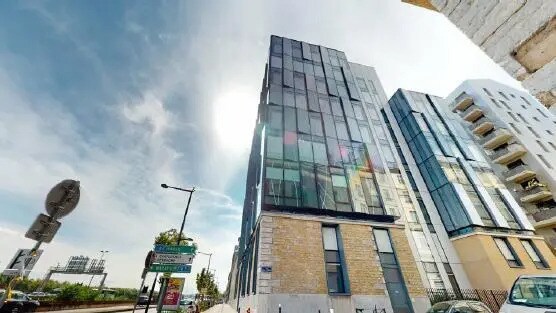 Office in Lyon for lease - Building Photo - Image 1 of 45