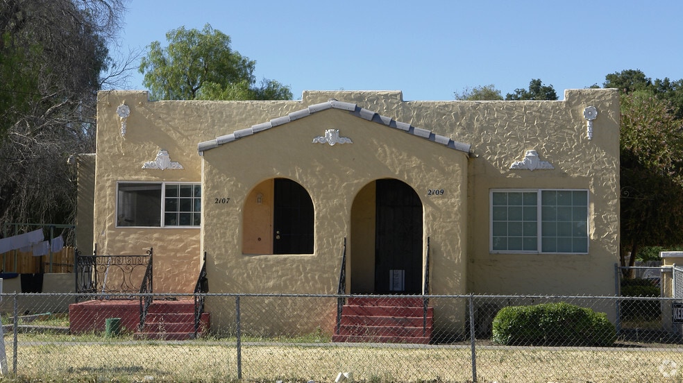 2107-2123 Willow Pass Rd, Pittsburg, CA for sale - Building Photo - Image 1 of 1