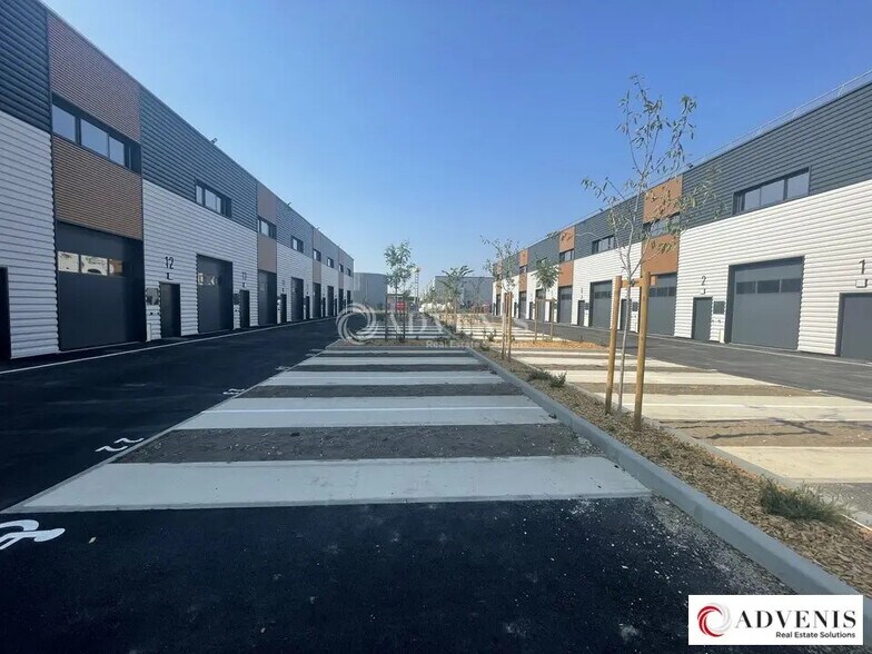 Flex in Gradignan for lease - Building Photo - Image 2 of 11