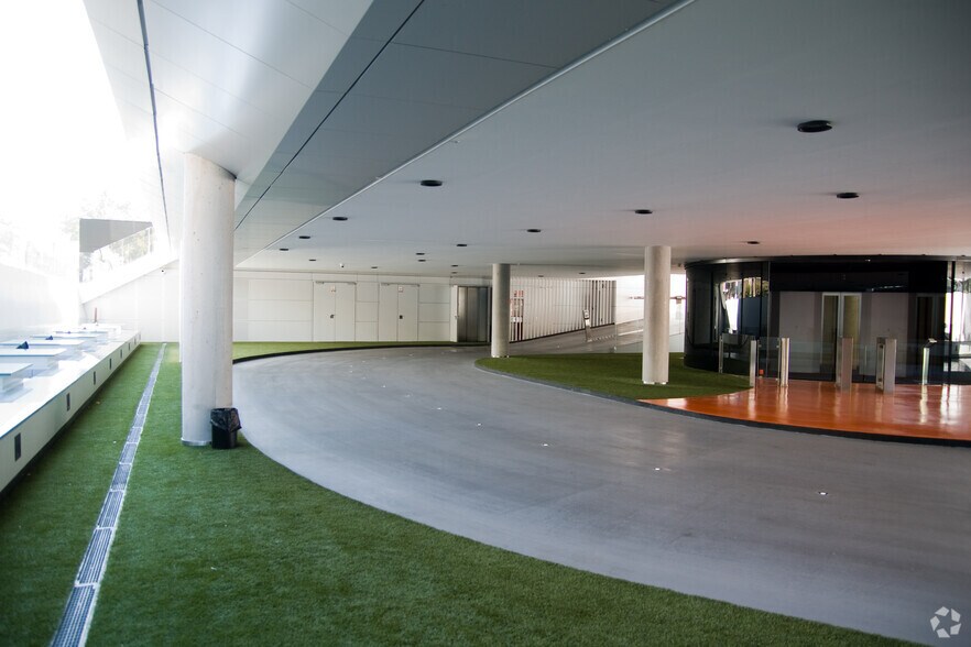 Calle de Méndez Álvaro, 56, Madrid, Madrid for lease - Building Photo - Image 2 of 18