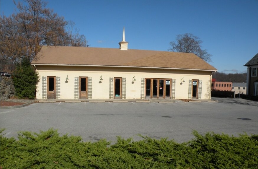 28-30 East Ave, New Canaan, CT for sale Primary Photo- Image 1 of 1