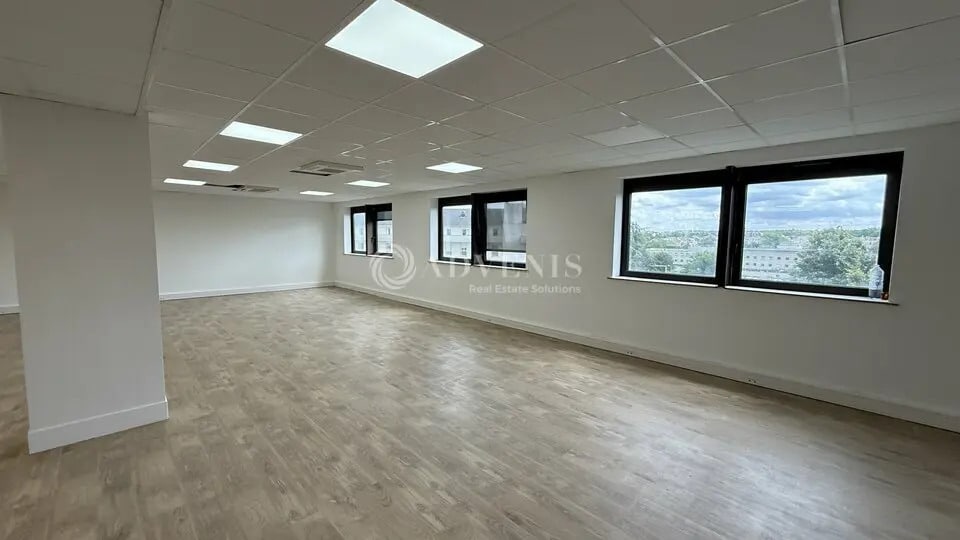 Office in Lognes for lease - Interior Photo - Image 1 of 6