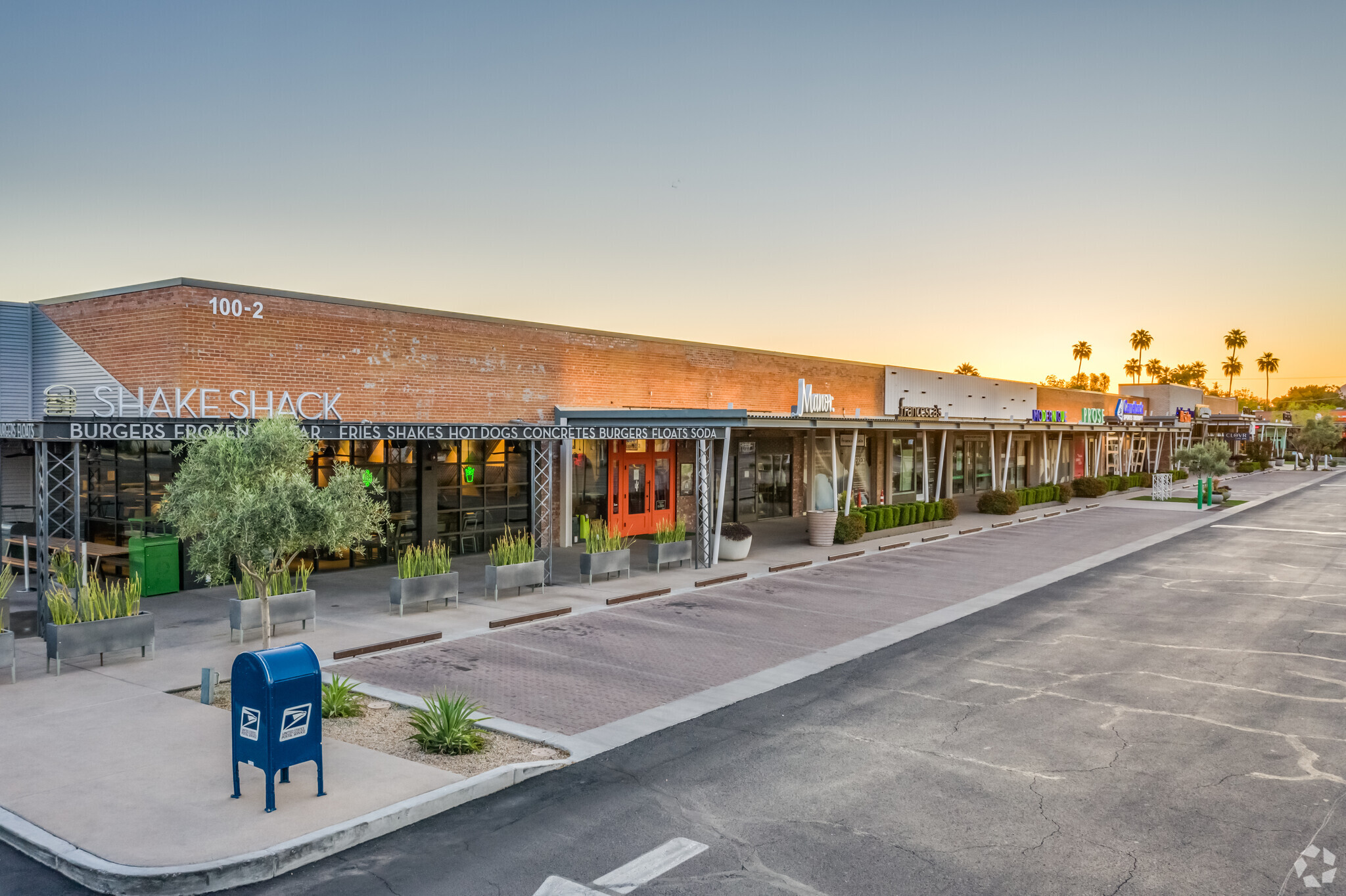 100 E Camelback Rd, Phoenix, AZ for sale Building Photo- Image 1 of 1