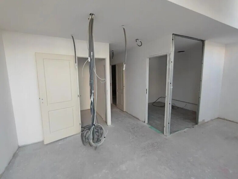 Retail in Roubaix for lease - Building Photo - Image 3 of 8