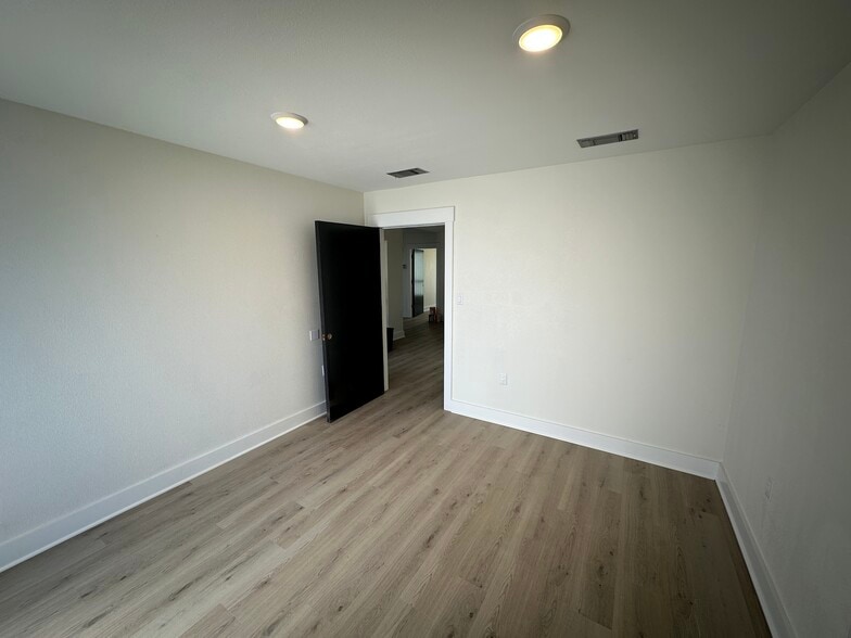 6851 Palafox St, Pensacola, FL for sale - Interior Photo - Image 2 of 27