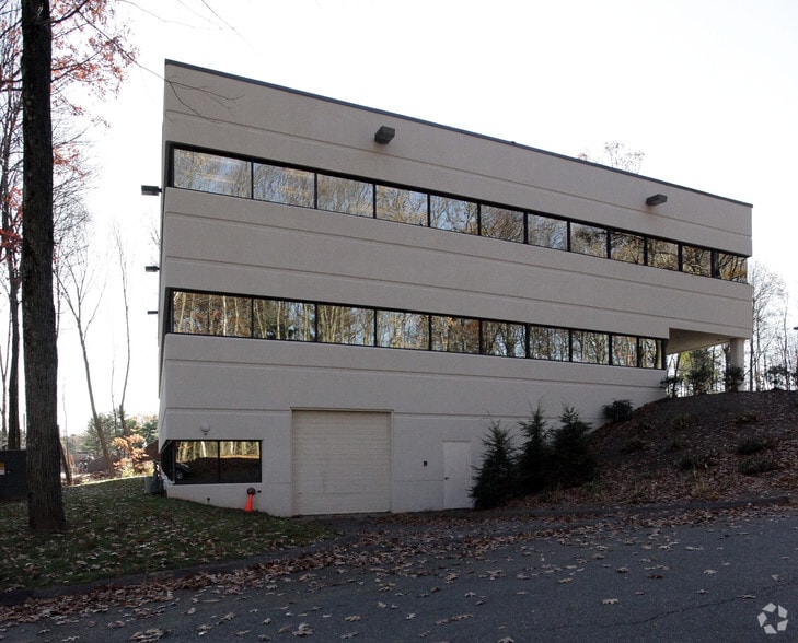 160 Chapel Rd, Manchester, CT for sale - Building Photo - Image 2 of 9