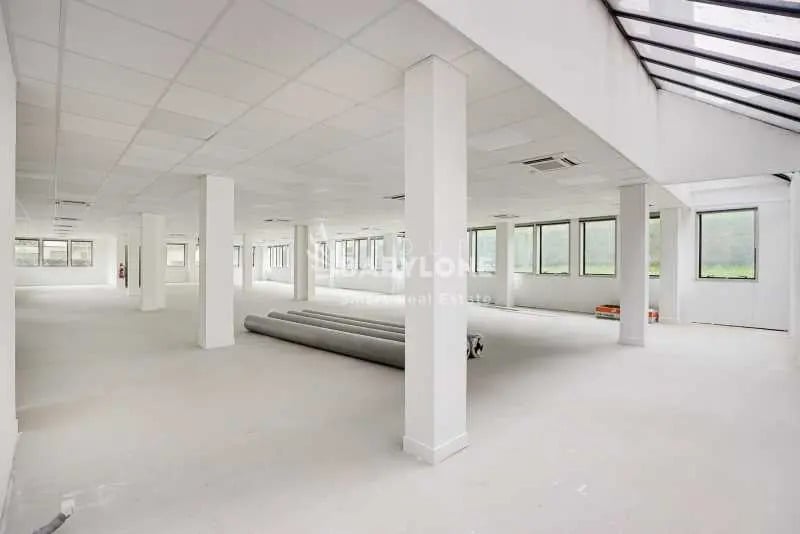 Office in Malakoff for lease Interior Photo- Image 1 of 14