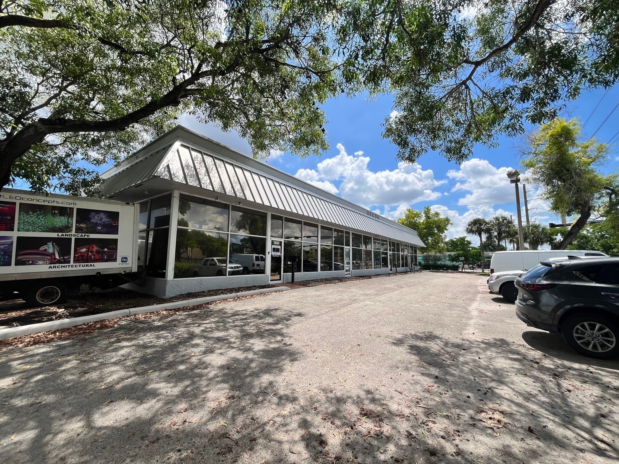 2696 NW 31st Ave, Lauderdale Lakes, FL for lease Building Photo- Image 1 of 2