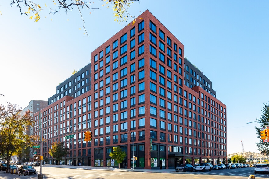 40 Bruckner Blvd, Bronx, NY for lease - Building Photo - Image 2 of 44