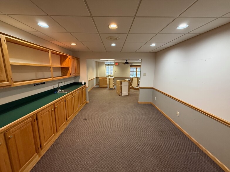 255 Park Pl, Chagrin Falls, OH for sale - Building Photo - Image 3 of 7