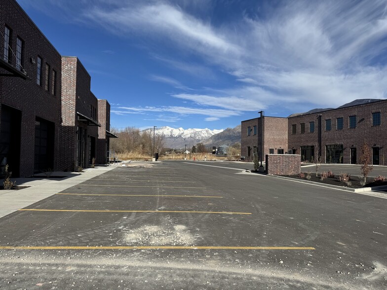 348 2000 w, Pleasant Grove, UT for lease - Building Photo - Image 3 of 13