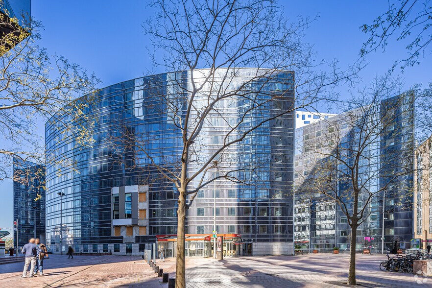 Office in Nanterre for lease - Primary Photo - Image 1 of 16