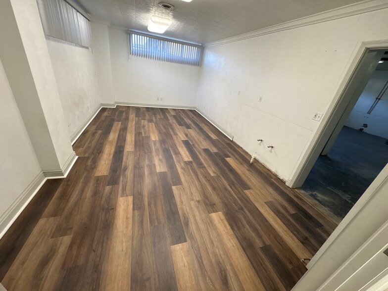 1511 Commerce St, Wellsburg, WV for lease - Interior Photo - Image 3 of 6