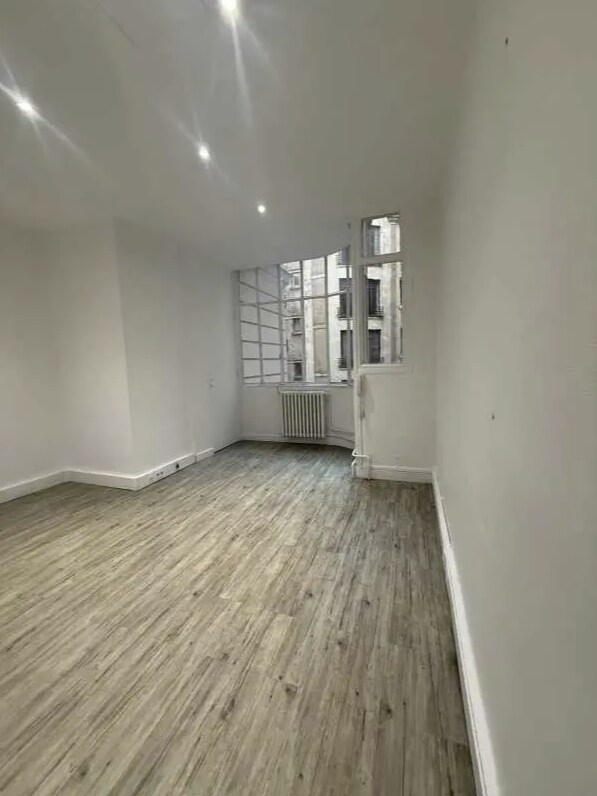 19 Bis Boulevard Delessert, Paris, PAR 75016 - Unit 01 - - Interior Photo - Image 1 of 7