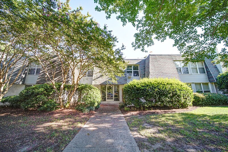313 Silver Isles Blvd, Hampton, VA for sale - Building Photo - Image 1 of 1