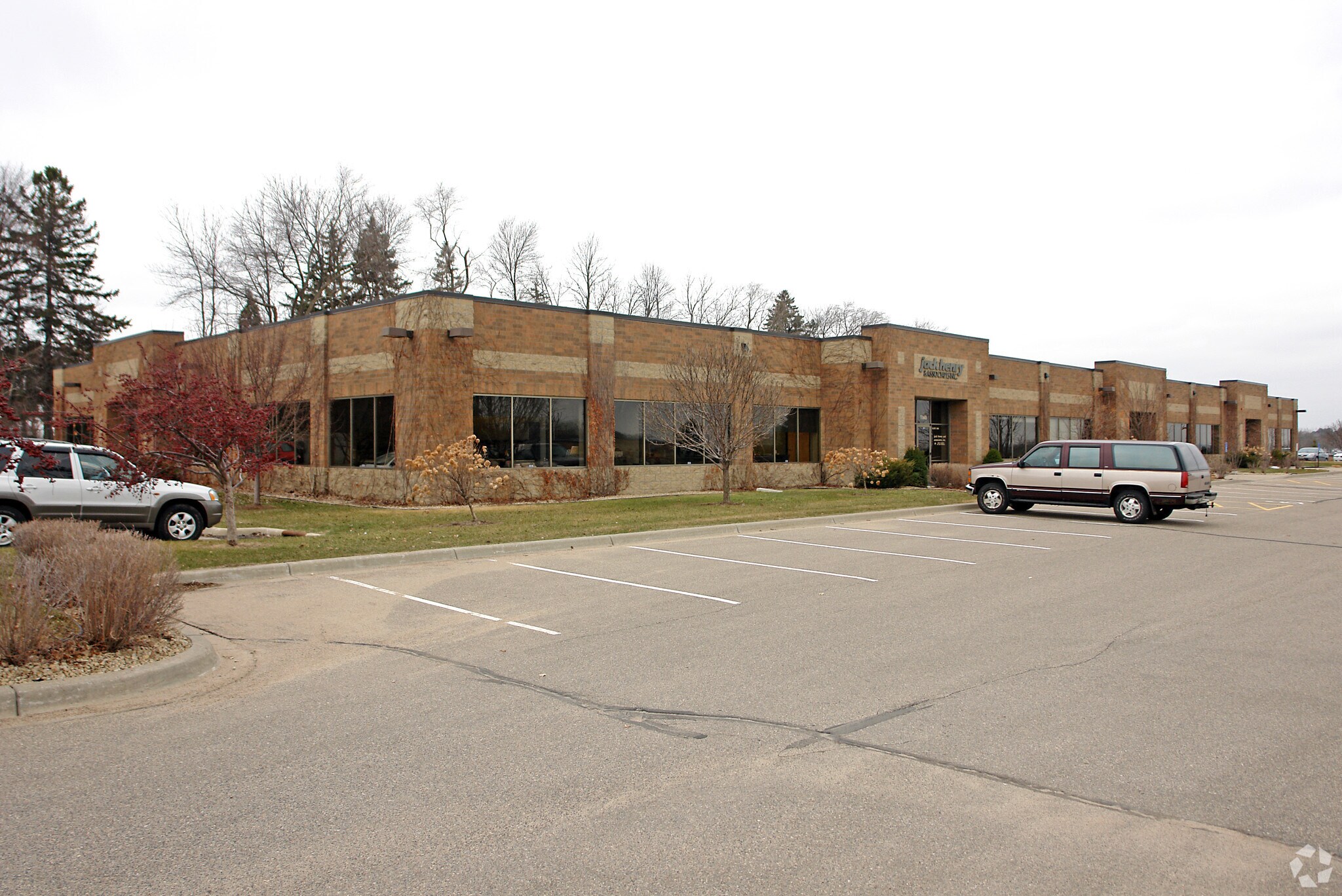 1140 Centre Pointe Dr, Mendota Heights, MN for sale Primary Photo- Image 1 of 1