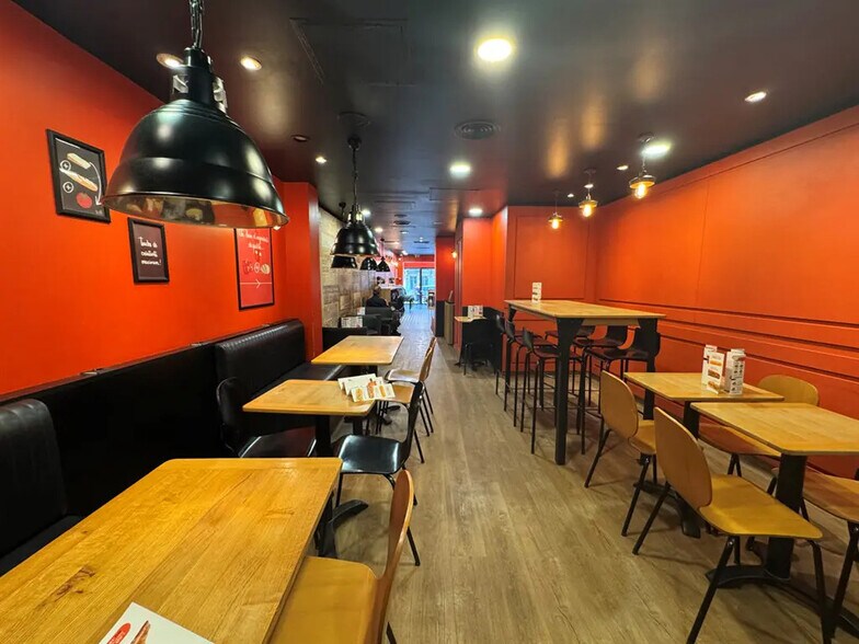 Retail in Paris for lease - Building Photo - Image 1 of 7