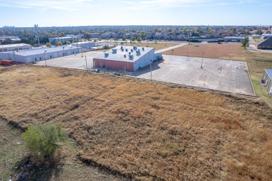 6825 W Wilshire Blvd, Oklahoma City, OK for sale - Building Photo - Image 3 of 54
