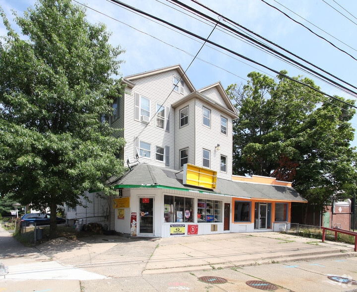 1485 Corbin Ave, New Britain, CT for sale - Primary Photo - Image 1 of 1