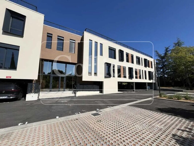 Office in Meyreuil for lease - Building Photo - Image 1 of 14