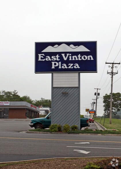 1922-1952 E Washington Ave, Vinton, VA for sale - Building Photo - Image 1 of 1