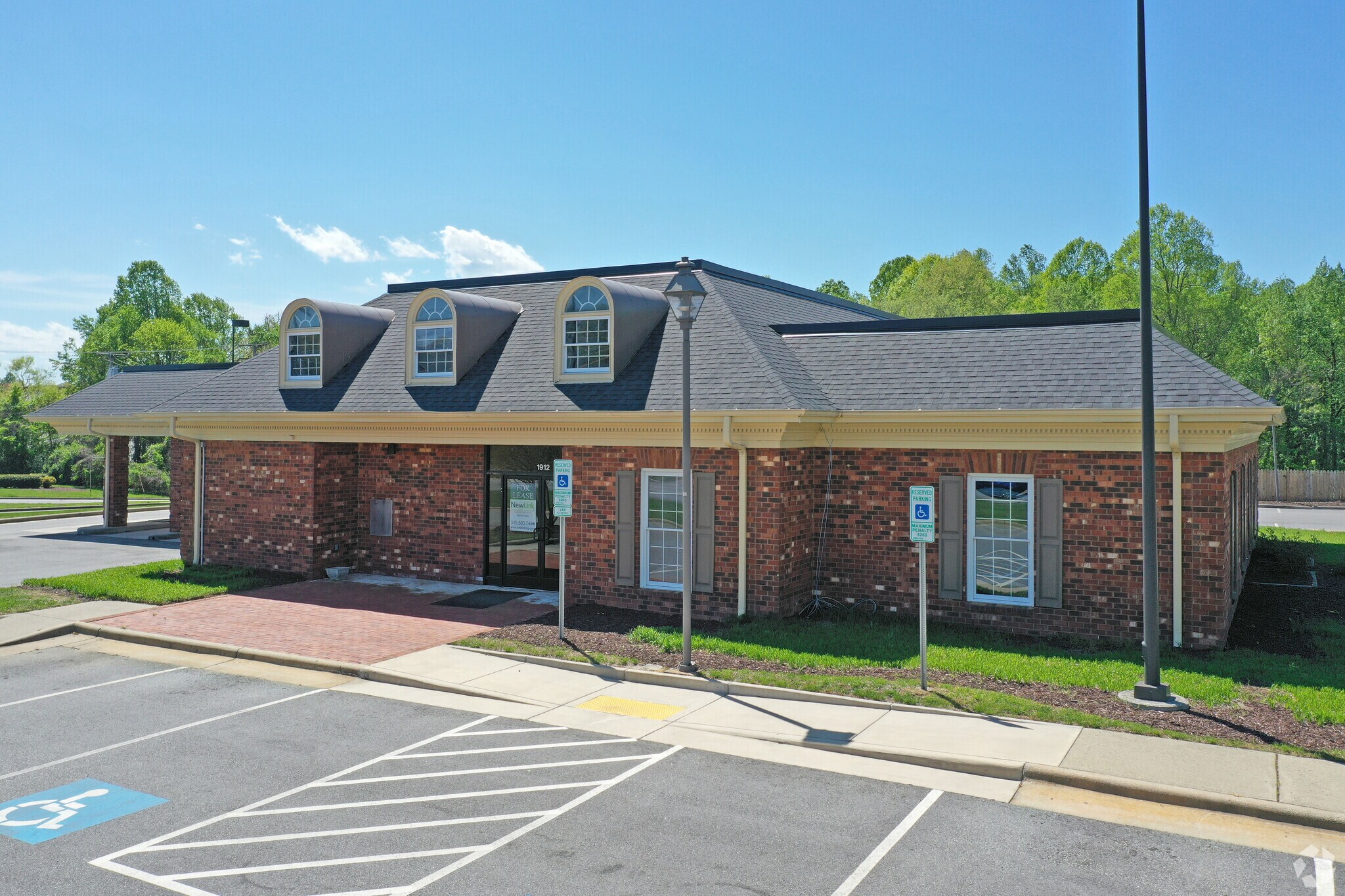 2200 Westchester Dr, High Point, NC for lease Primary Photo- Image 1 of 7