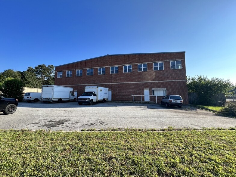 5259 N Lake Dr, Morrow, GA for lease - Building Photo - Image 1 of 11