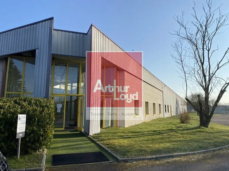 Industrial in Troyes for lease - Building Photo - Image 1 of 12