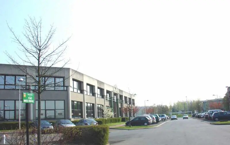 2 Place Marcel Rebuffat, Villejust for lease Building Photo- Image 1 of 5