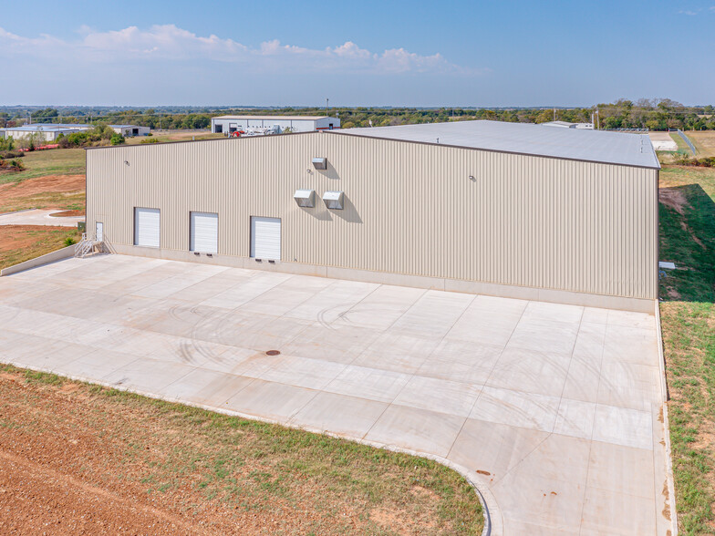 8032 Industrial Dr, Shawnee, OK for lease - Building Photo - Image 2 of 12