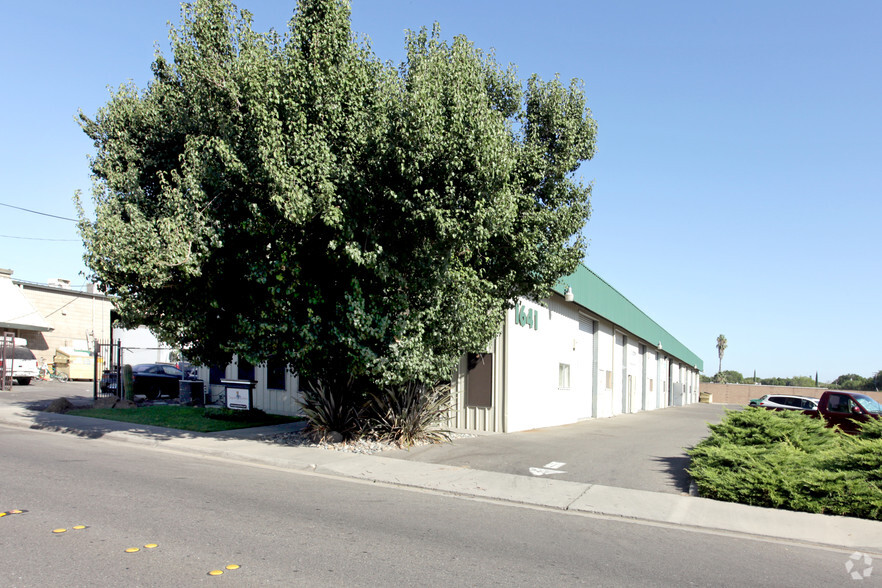 1641 Princeton Ave, Modesto, CA for lease - Building Photo - Image 2 of 13