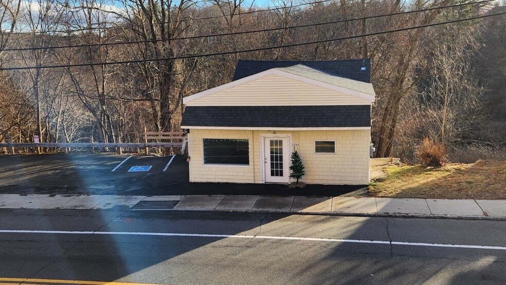 1053 Main St, Warren, MA for sale - Building Photo - Image 2 of 27