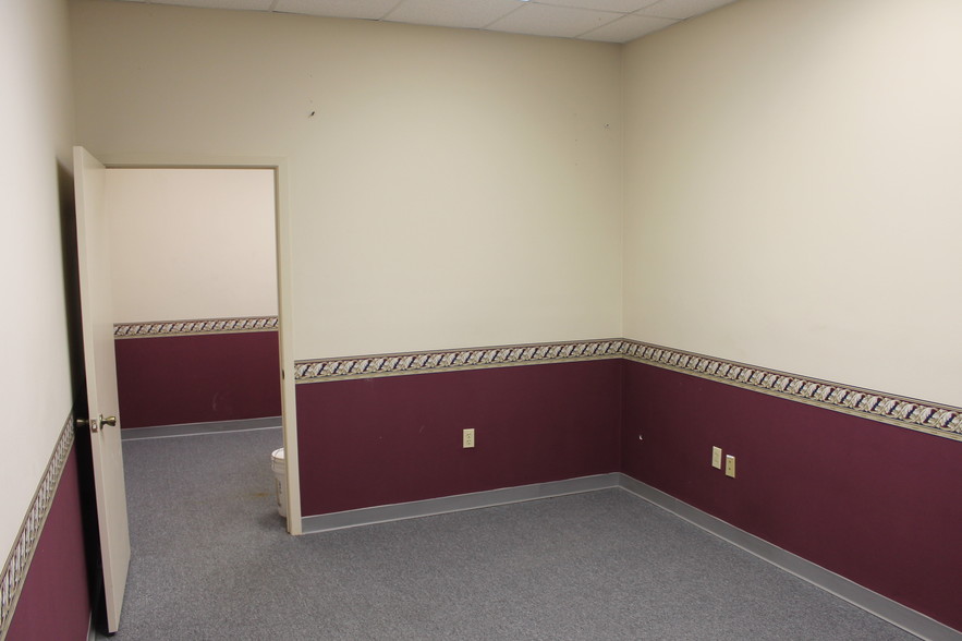 11701- I-30 Hwy, Little Rock, AR for lease - Interior Photo - Image 2 of 30