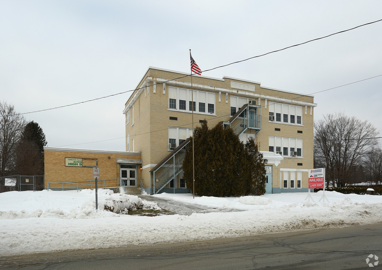 14 School St, Broadalbin, NY 12025