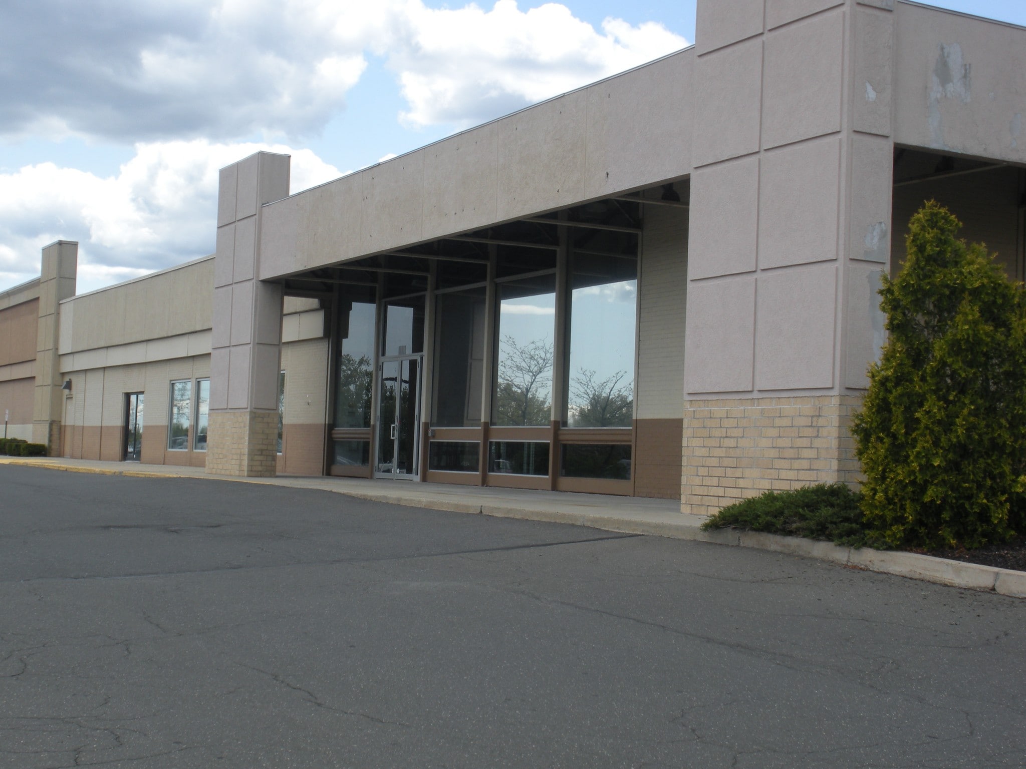 2380-2400 Dixwell Ave, Hamden, CT for lease Building Photo- Image 1 of 3