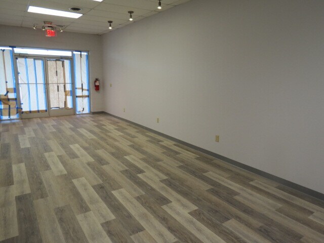 475 E Main St, Circleville, OH for lease Interior Photo- Image 1 of 7