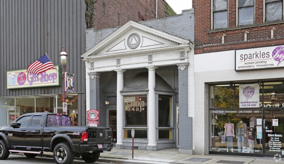 242 W Main St, Monongahela, PA for sale - Primary Photo - Image 1 of 1