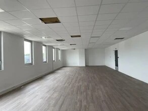 Office in Corbas for lease Interior Photo- Image 1 of 1