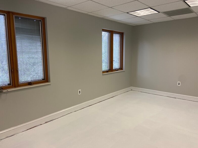 243 Church St NW, Vienna, VA for lease - Building Photo - Image 3 of 12