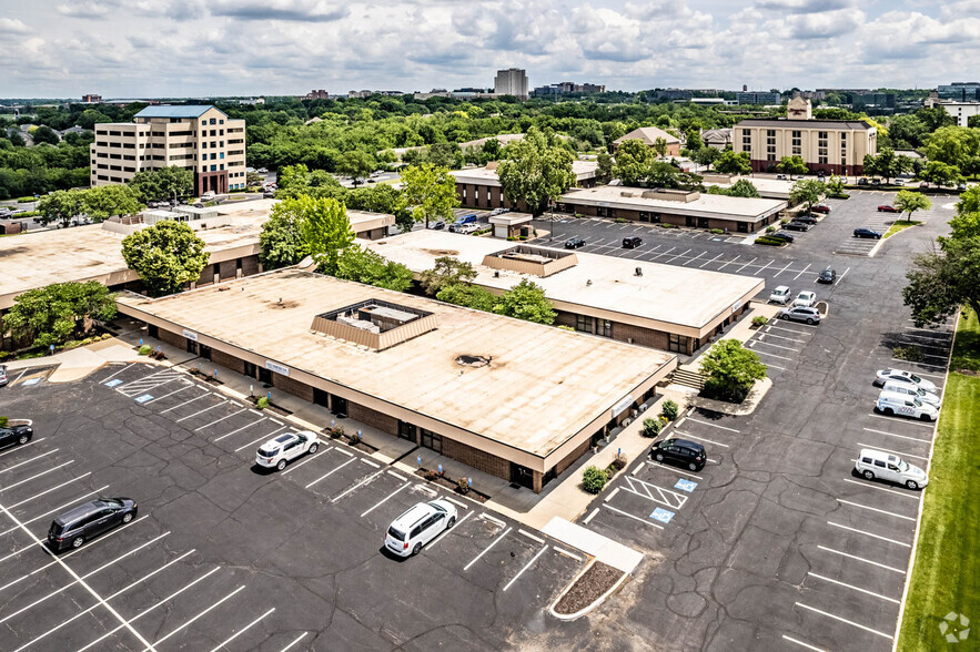 10540 Barkley St, Overland Park, KS for lease - Building Photo - Image 2 of 5