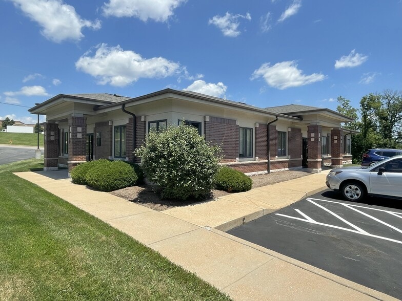 Eureka Park Plaza - 4 Properties portfolio of 4 properties for sale on LoopNet.com - Building Photo - Image 3 of 4