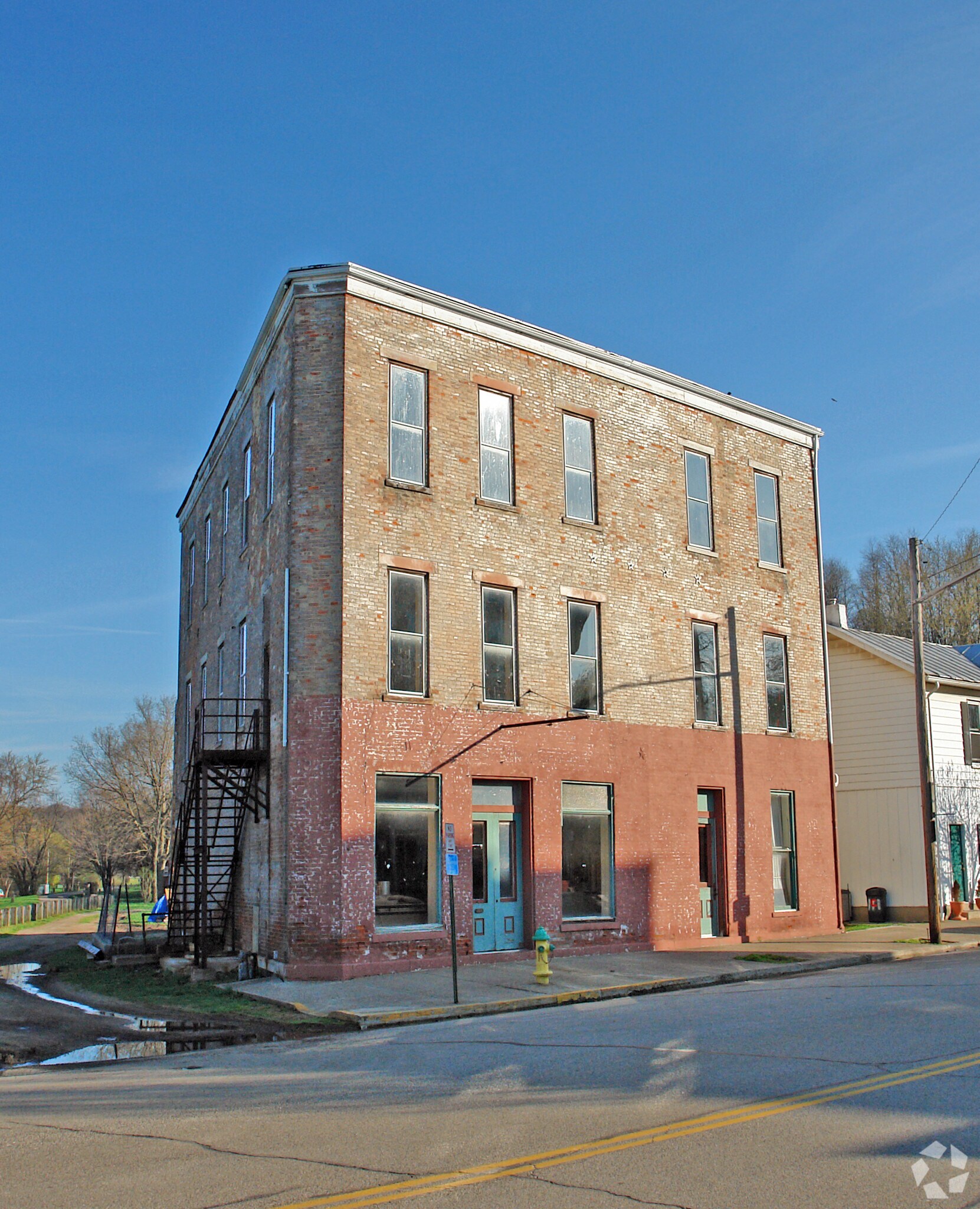 22 W Main St, Spring Valley, OH 45370