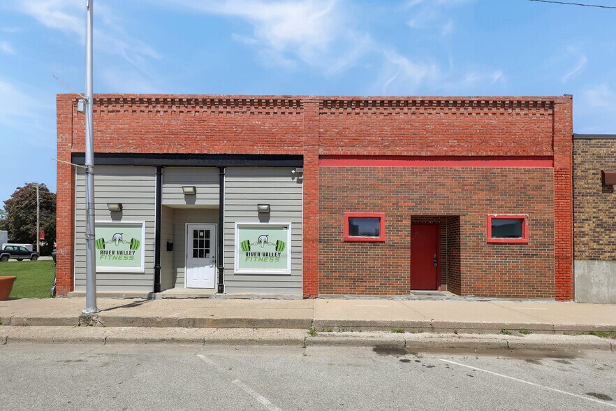 1107 Thomas St, Redfield, IA for sale - Primary Photo - Image 1 of 1