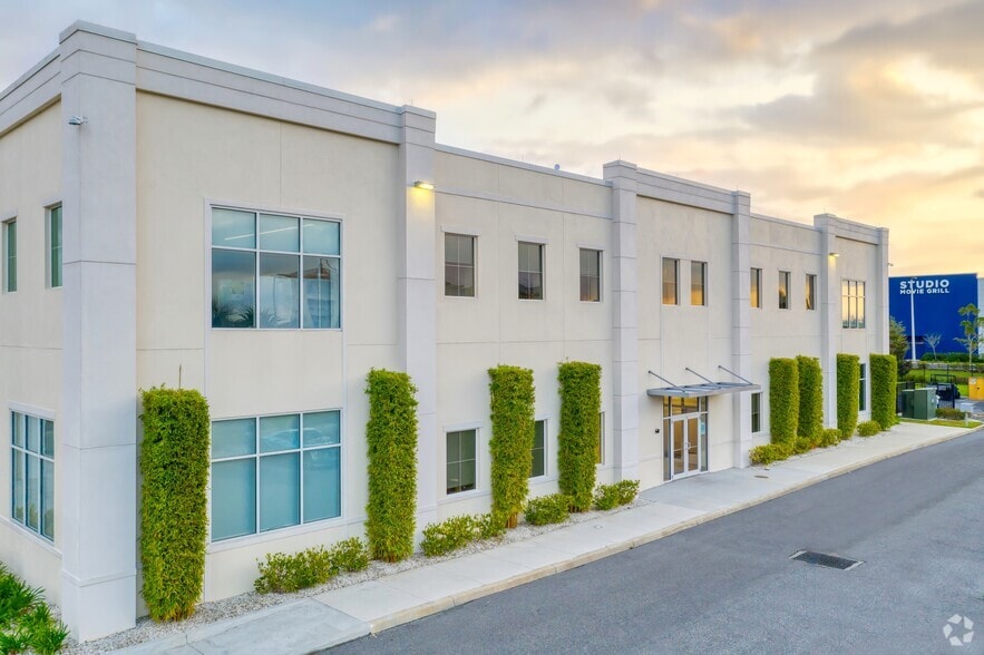 8011 Fins Up Cir, Kissimmee, FL for sale - Building Photo - Image 1 of 1