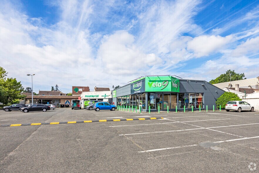 147 Boulevard Victor Bordier, Montigny-lès-Cormeilles for sale - Primary Photo - Image 1 of 2